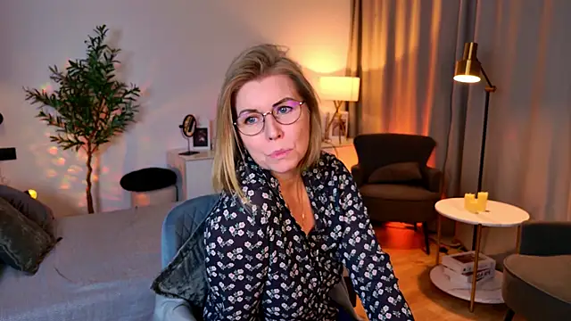 Annie Light online show from 05-19-26, 06:53