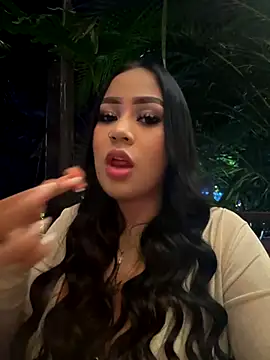 Luisa Fernandaa online show from 10-18-25, 02:14