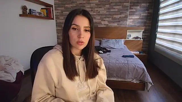 Snapshot of alicewilloww chatting on 10-24-25, 09:11 alicewilloww online show from 10-24-25, 09:11