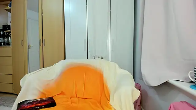 Snapshot of Rolla_Coaster chatting on 10-15-25, 06:35 Rolla Coaster online show from 10-15-25, 06:35