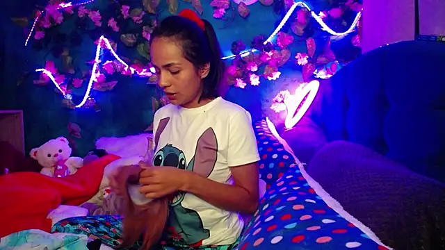 Samara Beltran online show from 12-23-24, 08:44