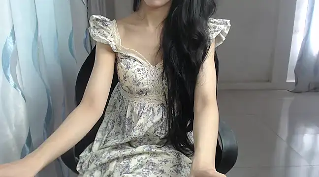 Snapshot of TinyGirls chatting on 01-06-25, 05:19 TinyGirls online show from 01-06-25, 05:19