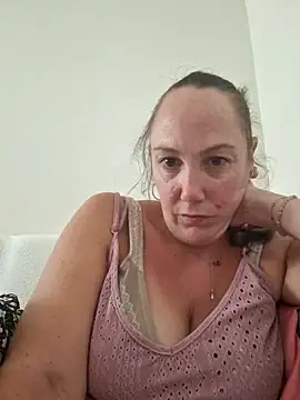 Wisie Cutie online show from 09-08-25, 03:11