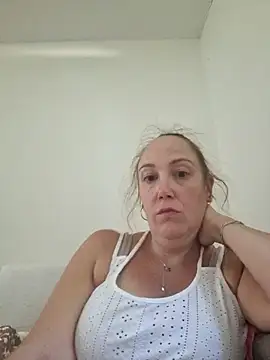 Wisie Cutie online show from 09-17-25, 03:14