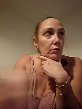 Wisie Cutie online show from 10-11-25, 11:47