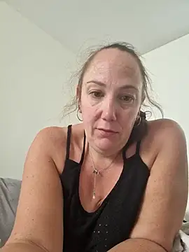 Wisie Cutie online show from 10-18-25, 01:12