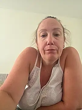 Wisie Cutie online show from 05-10-26, 12:21