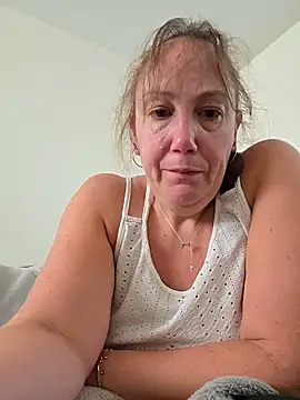 Snapshot of Wisie_Cutie chatting on 05-16-26, 10:58 Wisie Cutie online show from 05-16-26, 10:58