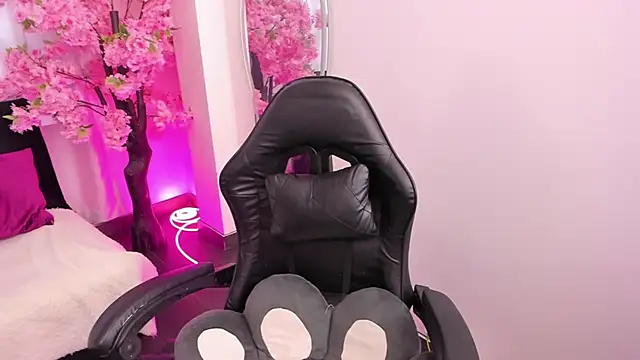 KAROLIVONNE online show from 04-23-26, 09:17