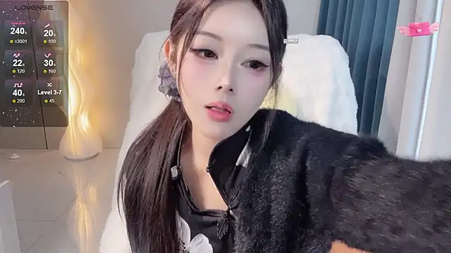 Mandy-- online show from 11-10-25, 03:27