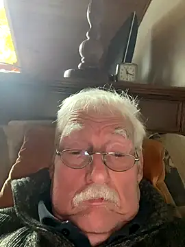 Snapshot of Steffibi1954 chatting on 11-02-25, 10:17 Steffibi1954 online show from 11-02-25, 10:17