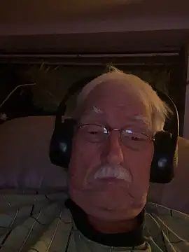 Snapshot of Steffibi1954 chatting on 11-03-25, 06:20 Steffibi1954 online show from 11-03-25, 06:20