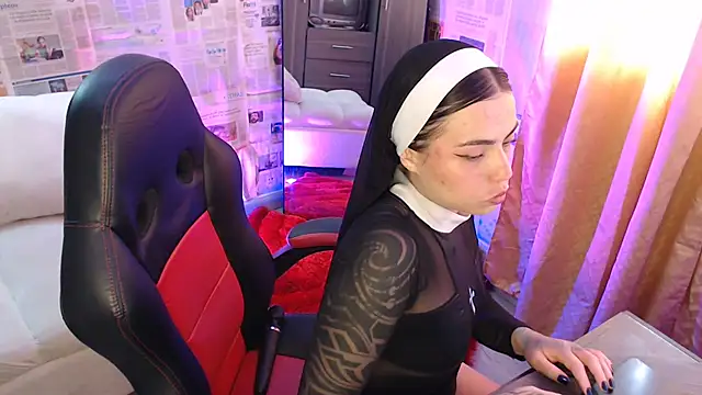 i am nina  online show from 10-21-25, 07:36