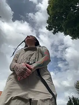 i am nina  online show from 10-27-25, 07:51