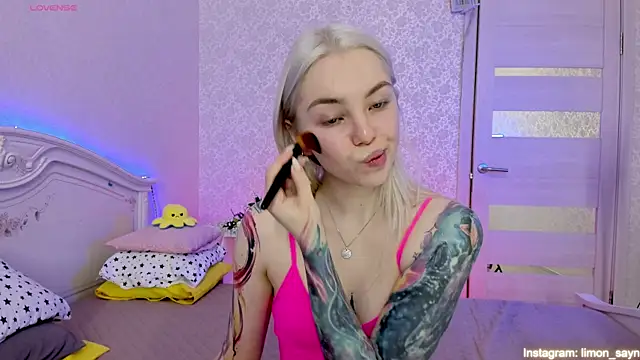 LillyMoure  online show from 03-20-25, 11:45