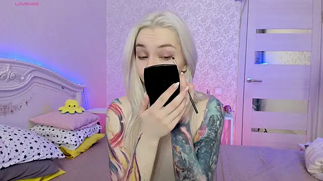 LillyMoure  online show from 03-22-25, 12:17