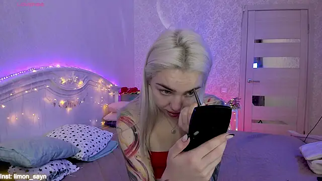 LillyMoure  online show from 09-27-25, 11:32