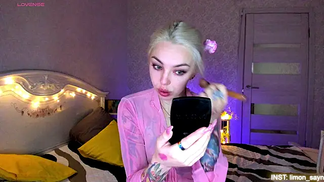 LillyMoure  online show from 06-18-26, 11:20