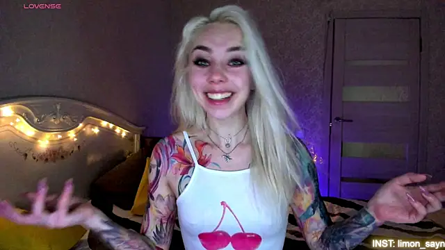 LillyMoure  online show from 06-20-26, 11:07