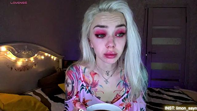 LillyMoure  online show from 06-22-26, 11:13