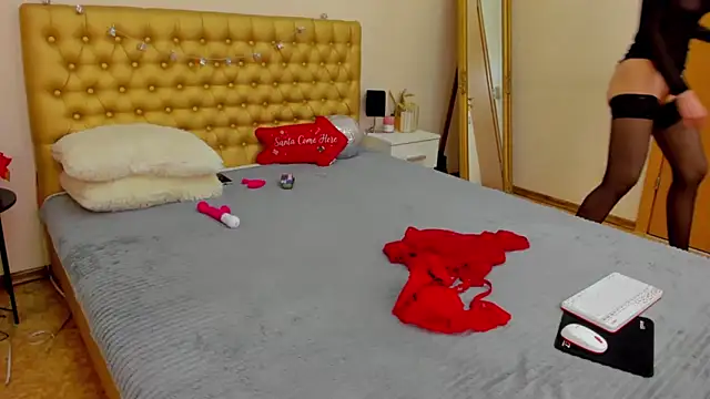 Snapshot of VeraWatts chatting on 12-27-24, 07:35 VeraWatts online show from 12-27-24, 07:35