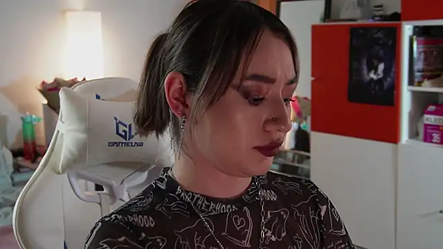 Snapshot of Fiona-Love chatting on 09-24-25, 03:37 Fiona-Love online show from 09-24-25, 03:37