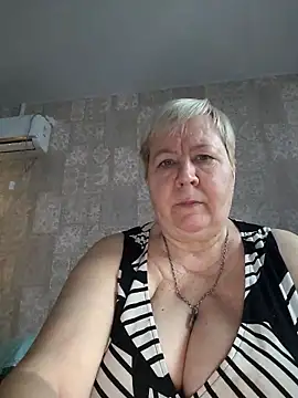 EffectFiona online show from 12-23-25, 04:32