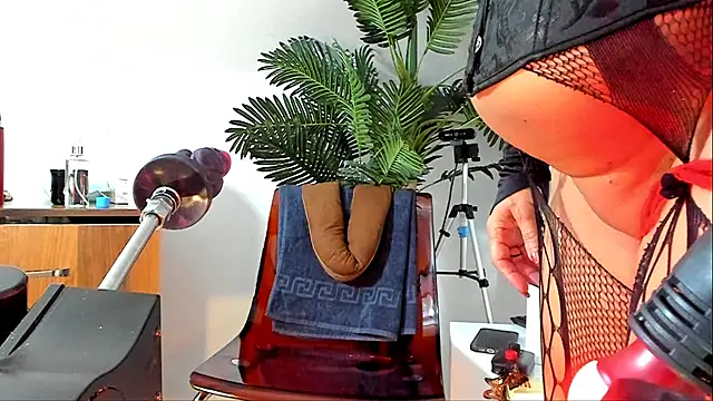 KarlaHartley online show from 07-30-26, 04:00