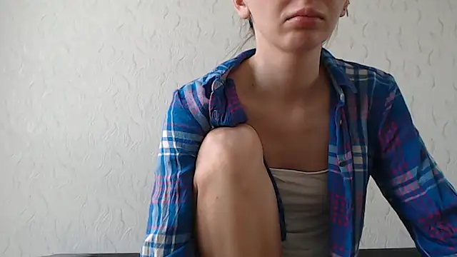 HoneyWiles online show from 03-25-26, 02:12