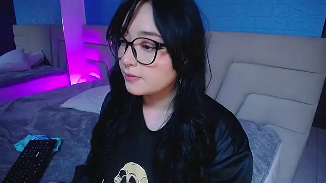 Miss Loise online show from 10-13-25, 01:27