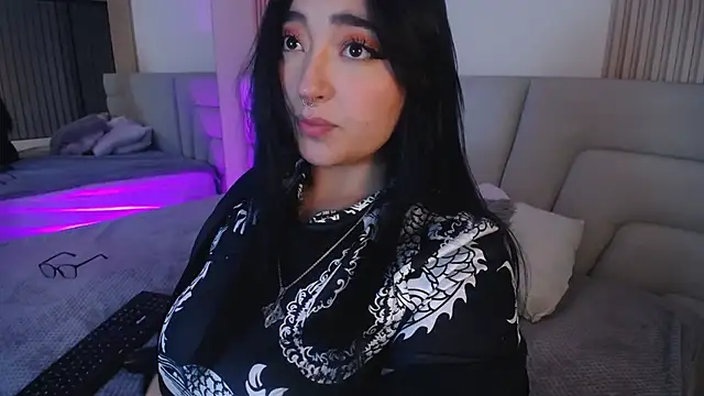 Miss Loise online show from 11-14-25, 02:54