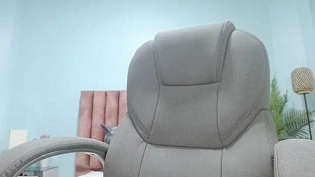 sophia hadid online show from 11-15-25, 07:21