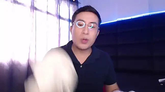 andrewmhilton  online show from 03-18-25, 07:42