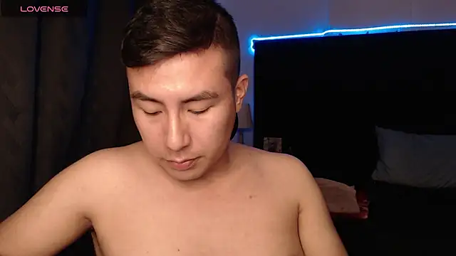 andrewmhilton  online show from 10-08-25, 06:22