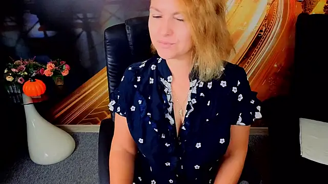 EmmaxPark online show from 11-17-25, 06:41