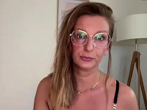 Snapshot of HornyJudith chatting on 05-12-26, 05:59 HornyJudith online show from 05-12-26, 05:59