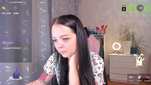 Snapshot of AnnyHoney_ chatting on 09-28-25, 02:44 AnnyHoney online show from 09-28-25, 02:44