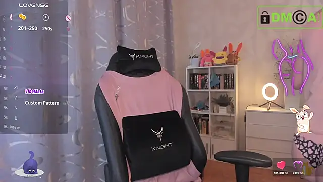 Snapshot of AnnyHoney_ chatting on 10-14-25, 09:10 AnnyHoney online show from 10-14-25, 09:10