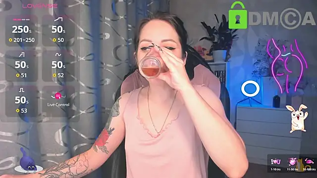 Snapshot of AnnyHoney_ chatting on 10-24-25, 12:19 AnnyHoney online show from 10-24-25, 12:19