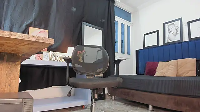 ElizabethBell  online show from 02-14-26, 04:20