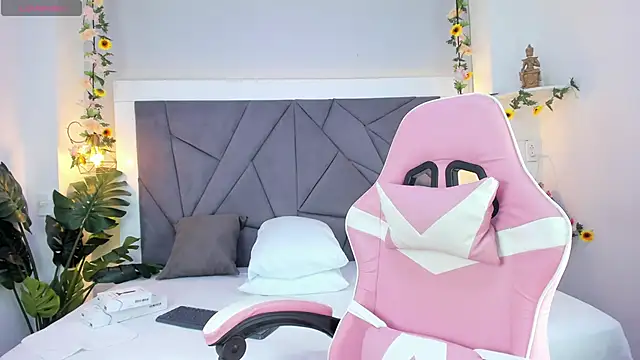 KiarhaTrixie online show from 12-14-25, 03:12