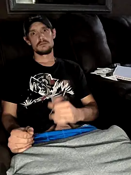 Snapshot of Midwestalpha chatting on 10-27-25, 06:23 Midwestalpha online show from 10-27-25, 06:23