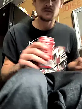 Snapshot of Midwestalpha chatting on 11-06-25, 09:10 Midwestalpha online show from 11-06-25, 09:10