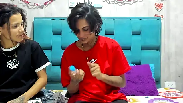 Snapshot of chicamir22 chatting on 09-12-25, 12:33 chicamir22 online show from 09-12-25, 12:33