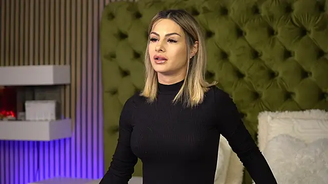 TiffanyMaze online show from 09-29-25, 06:07