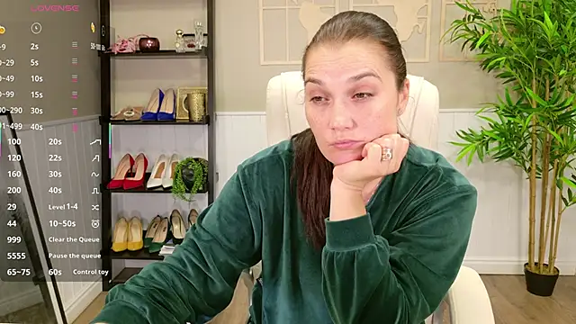 SelineSole online show from 10-29-25, 04:09