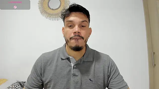 Snapshot of alejandro_stark chatting on 12-31-24, 10:04 alejandro stark online show from 12-31-24, 10:04