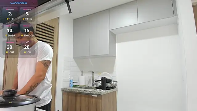 Snapshot of alejandro_stark chatting on 09-17-25, 03:14 alejandro stark online show from 09-17-25, 03:14