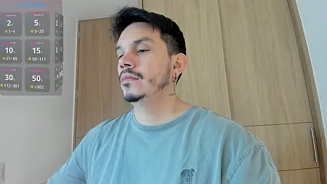 Snapshot of alejandro_stark chatting on 12-21-25, 10:11 alejandro stark online show from 12-21-25, 10:11