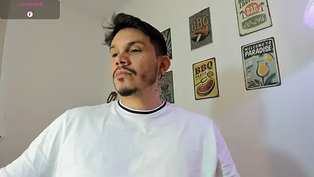 Snapshot of alejandro_stark chatting on 01-14-26, 12:44 alejandro stark online show from 01-14-26, 12:44